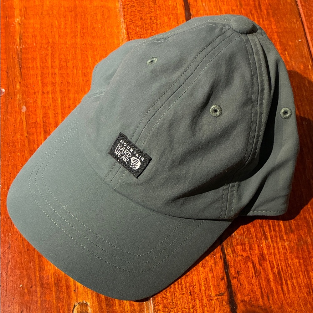 Outdoor Cap in Olive Green